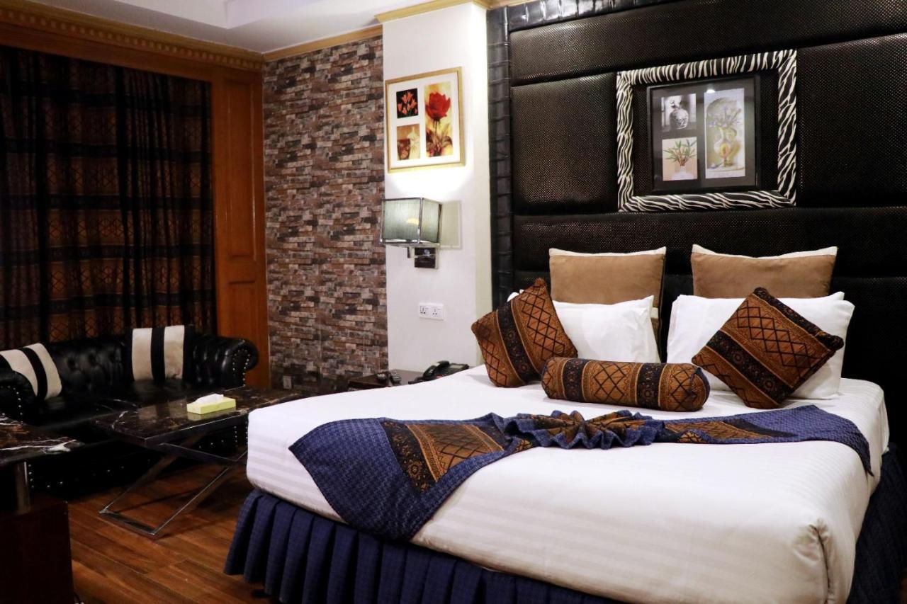 Hilton Suites Lahore Exterior foto