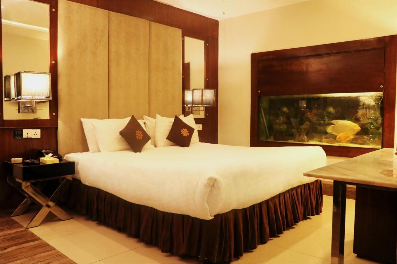 Hilton Suites Lahore Exterior foto