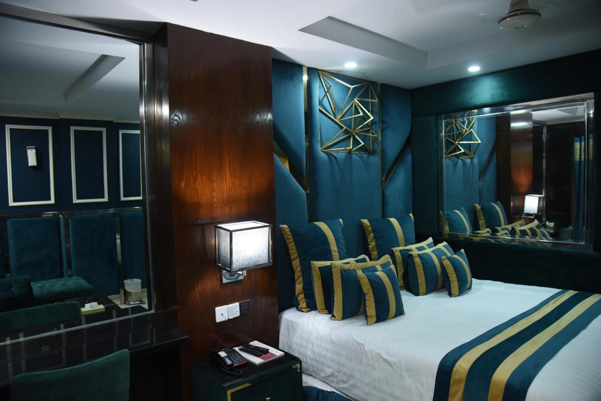 Hilton Suites Lahore Exterior foto